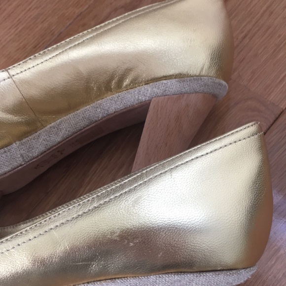 Charles David Gold Platform Pumps - Picture 6 of 8